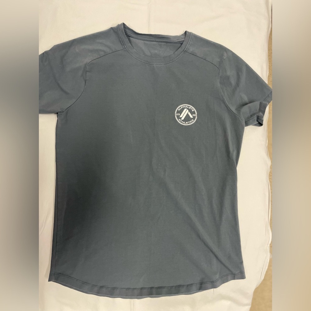 Men’s medium Alphalete T shirt